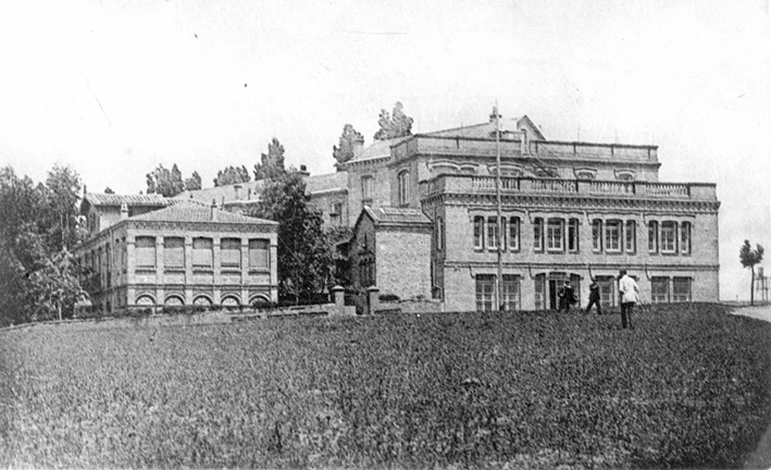 Hotel de Las Rosas, en el Paseo Izquierdo del Hipódromo de Madrid, sede de los Talleres de Arte de Félix Granda. 1904. Archivo Fundación Félix Granda.