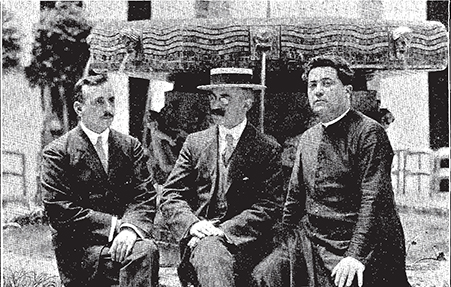 De izquierda a derecha, Antonio Palacios, Pedro Antonio Villahermosa "Sileno", y Félix Granda, en el palacete del Círculo de Bellas Artes en el parque del Retiro (Madrid). Foto: ABC.
